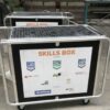 Meer en beter bewegen box 7 Skills Boxen, eenvoudig te voorzien van uw sponsoruitingen. Duurzaam aluminium Skillsbox ten behoeve van het Meer en Beter Bewegen programma op onder andere basisscholen.